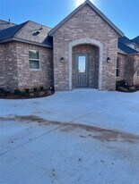 4502 Enclave Dr in Norman, OK - Building Photo