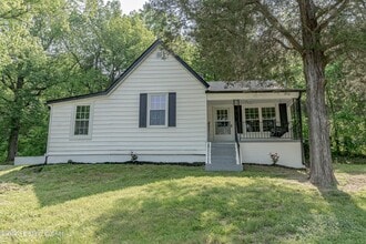 1886 S Bardstown Rd in Mount Washington, KY - Building Photo - Building Photo