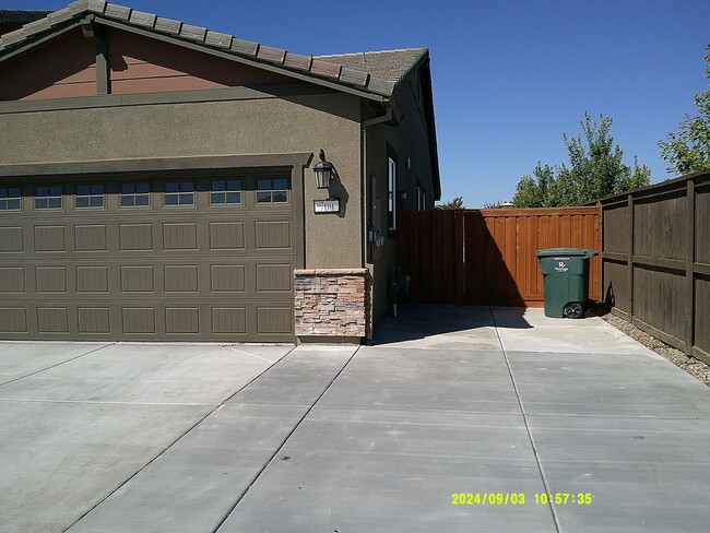 700 Jasmine Ct in Dixon, CA - Building Photo - Building Photo