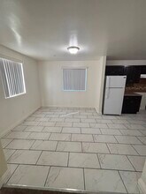 139 E 110th St in Los Angeles, CA - Building Photo - Building Photo