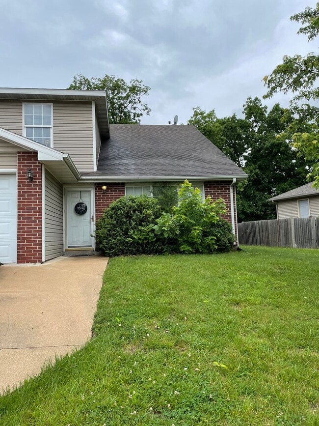 property at 1591-1593-1593 N Doulton Dr