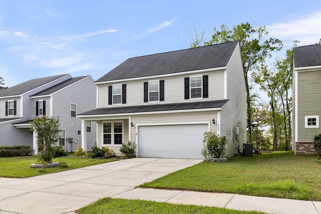 239 Catawba Br Wy in Moncks Corner, SC - Building Photo