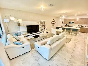 4659 NW 83rd Path in Doral, FL - Building Photo - Building Photo