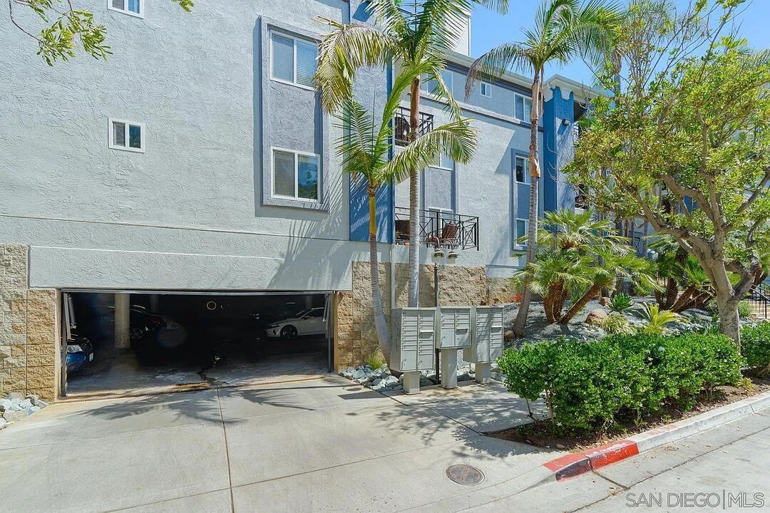 1756 Essex St in San Diego, CA - Building Photo