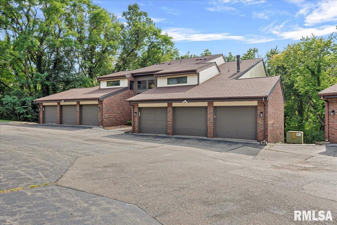 2012 Jeanette Ln in Springfield, IL - Building Photo