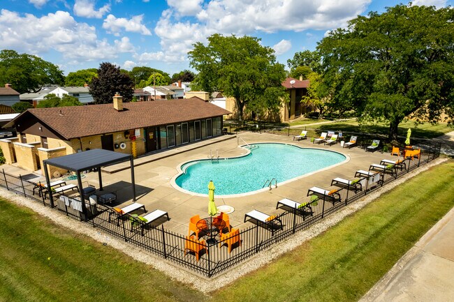 The Cove at Allen Park - Allen Park, MI photo'