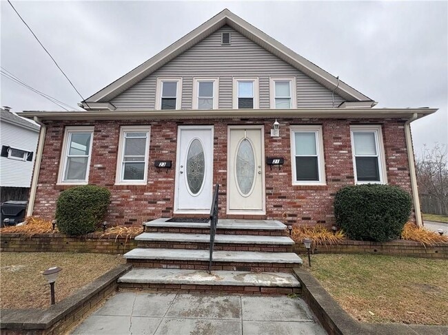 23 Knight St in West Warwick, RI - Foto de edificio - Building Photo