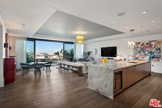8420 W Sunset Blvd in West Hollywood, CA - Building Photo - Building Photo