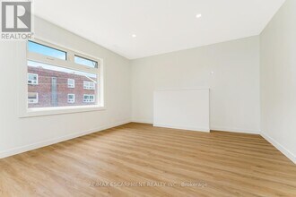 127 Victoria Ave S in Hamilton, ON - Building Photo - Building Photo