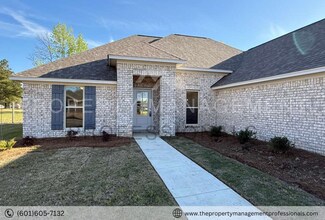 563 Patrick Farms Dr in Pearl, MS - Building Photo - Building Photo