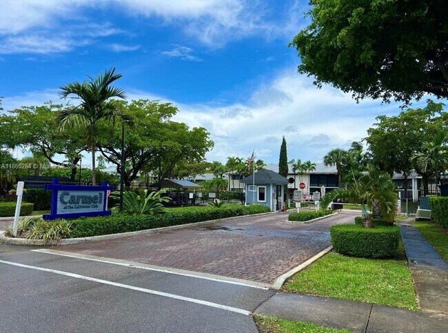 911 NE 199th St-Unit -202-14 in Miami, FL - Building Photo - Building Photo