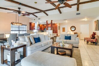 2843 Meadow Wood Dr in Clearwater, FL - Building Photo - Building Photo