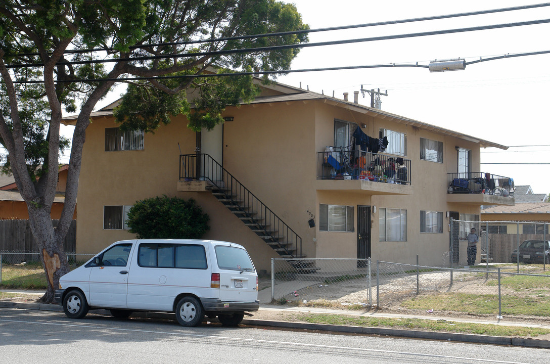 4901-4907 Olds Rd in Oxnard, CA - Building Photo