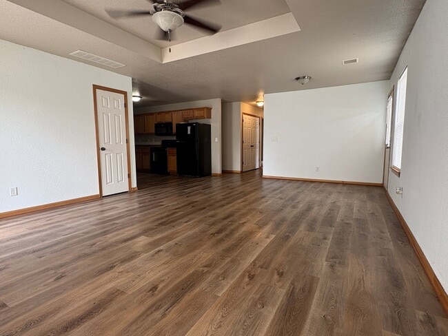 107 SW Rock Gdn Ln in Blue Springs, MO - Foto de edificio - Building Photo