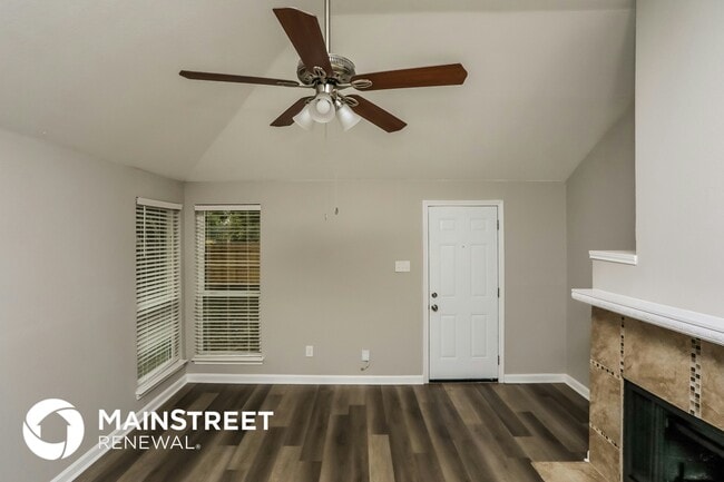 10368 Wood Heights Dr in Dallas, TX - Foto de edificio - Building Photo