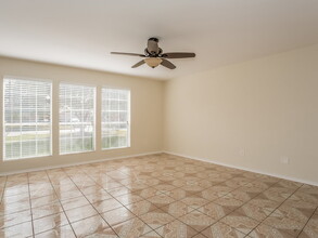 2106 Falling Oaks Rd in Houston, TX - Building Photo - Building Photo