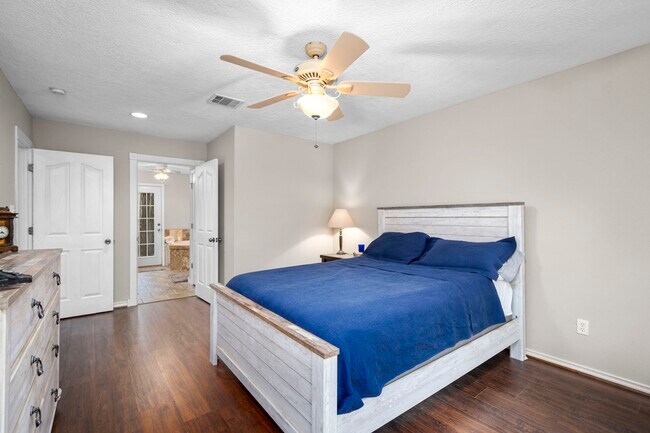 property at 2 Amber Fire Pl