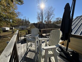 208 Old Ironsides Rd in Newport, NC - Foto de edificio - Building Photo