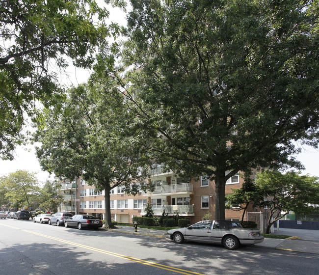 Falcon Apartments in Brooklyn, NY - Foto de edificio - Building Photo