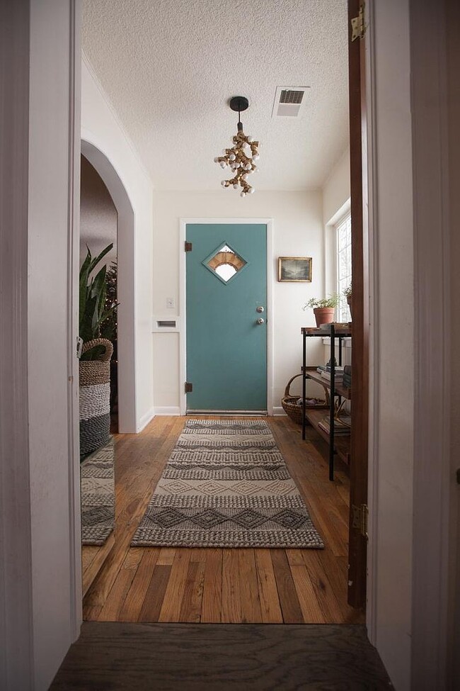 property at 1144 W Myrtle St