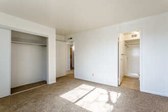 Belmar Groves Apartments in Lakewood, CO - Building Photo - Interior Photo