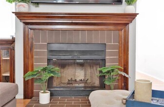 2411 Huntingdon Chase in Sandy Springs, GA - Building Photo - Building Photo