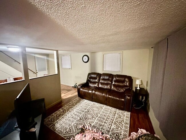 5816 NY-5, Unit Apt B in Vernon, NY - Foto de edificio - Building Photo