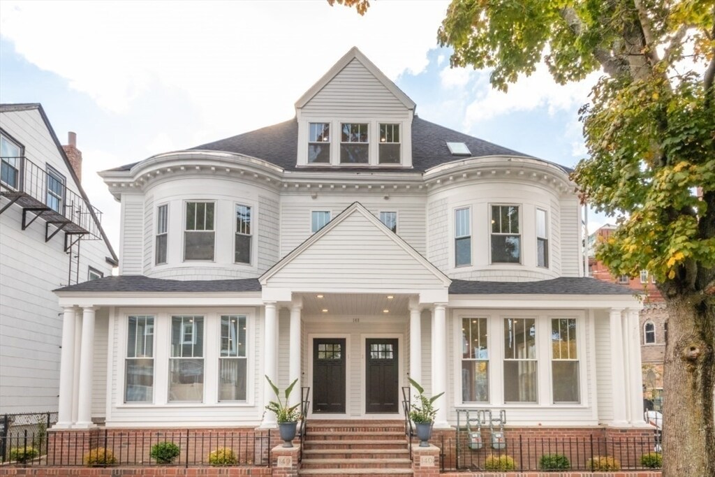 140 Otis St in Cambridge, MA - Building Photo