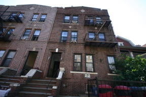 1046 E 15th St in Brooklyn, NY - Foto de edificio - Building Photo