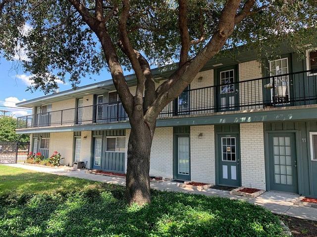 1207 W Wall St in Grapevine, TX - Building Photo