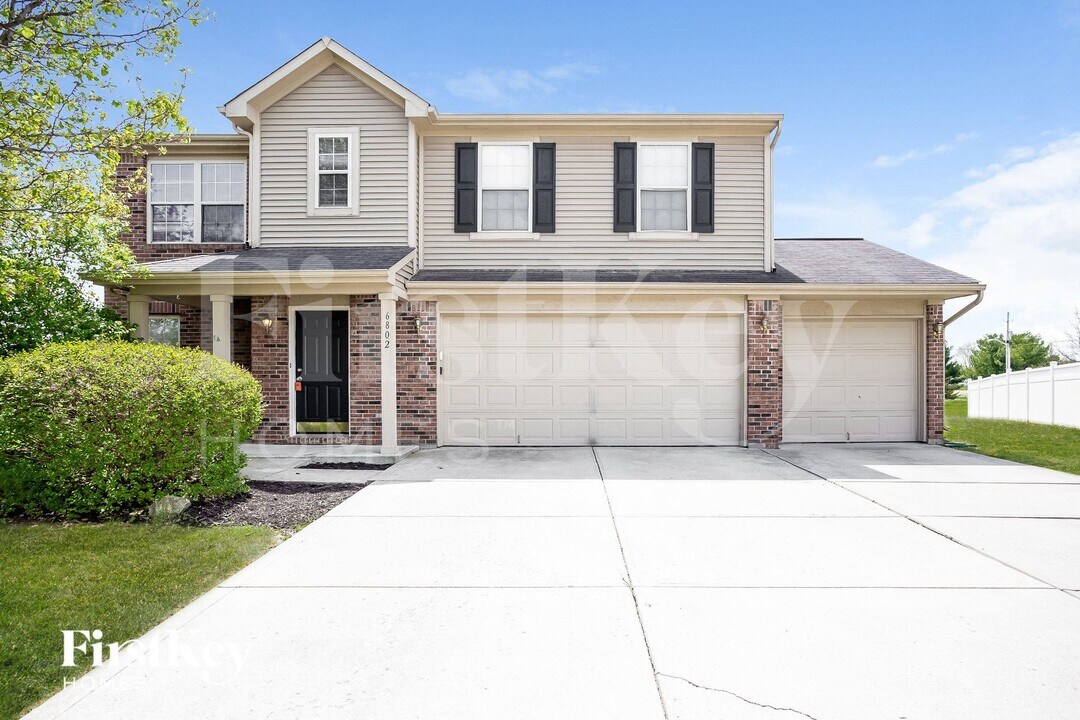 6802 N Denton Ct in McCordsville, IN - Foto de edificio