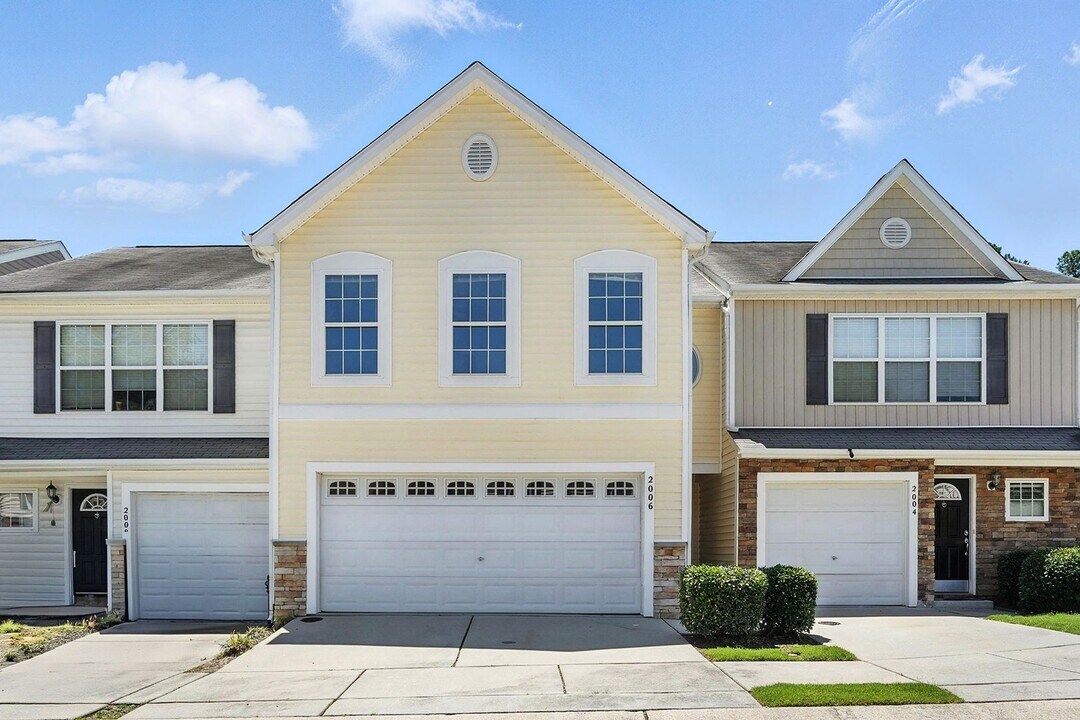 2006 Mirror Dr in Raleigh, NC - Building Photo