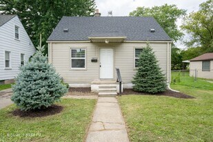 28253 Schram St in Roseville, MI - Building Photo