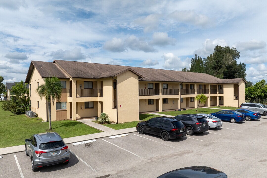 Gulf Place Condominiums in Lehigh Acres, FL - Building Photo