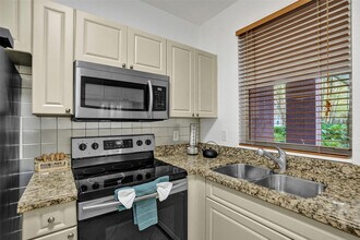 6584 W Sample Rd in Coral Springs, FL - Building Photo - Building Photo