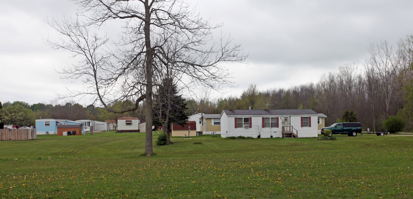 Bush Gardens Mobile Home Park in Alden, NY - Building Photo