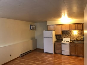 429 E Broadway St, Unit #6 in Winona, MN - Building Photo - Building Photo