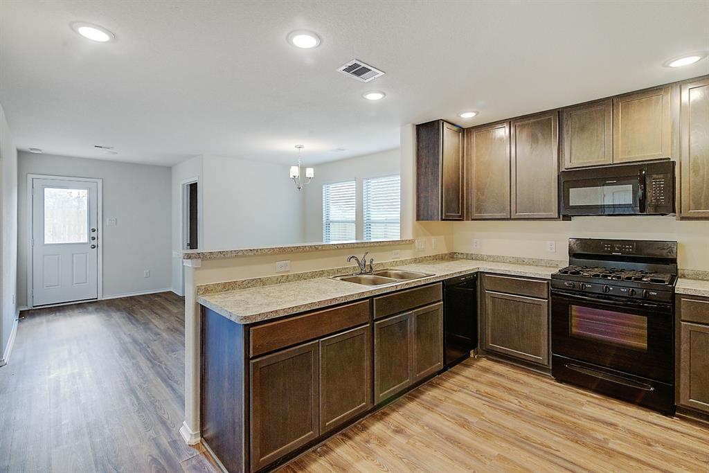 16739 Twisted Pne Dr in Conroe, TX - Building Photo