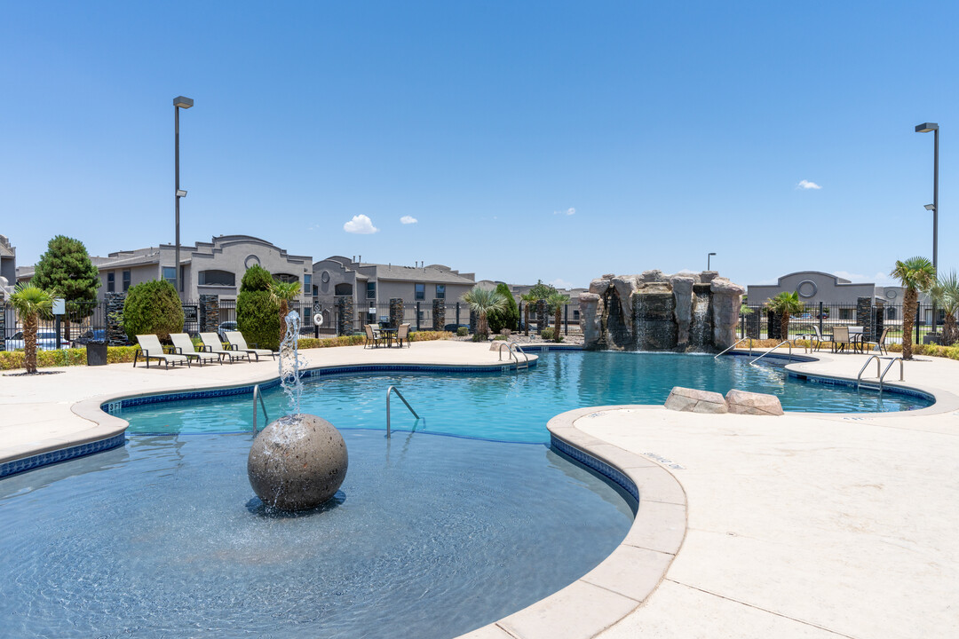 Three Palms Apartments in El Paso, TX - Building Photo