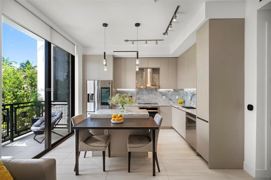 1030 15th St in Miami Beach, FL - Building Photo