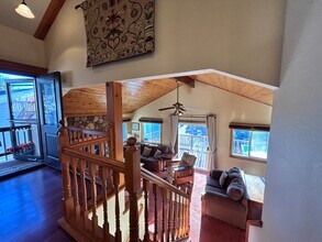 262 Delle Dr in Crestline, CA - Building Photo - Building Photo