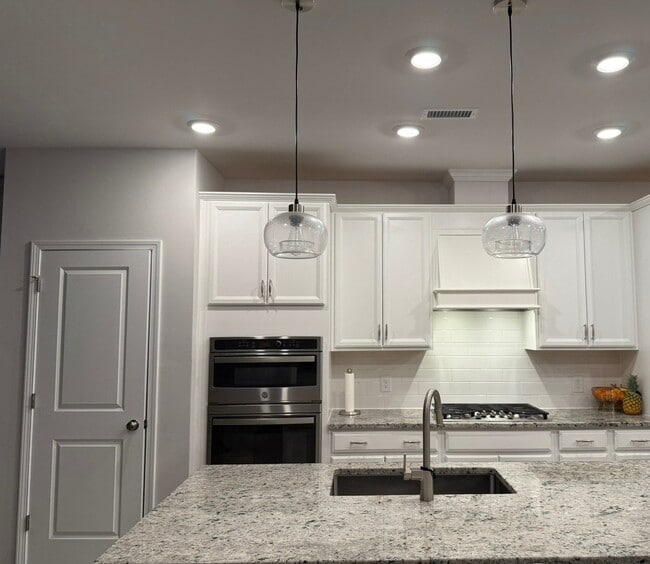 property at 1000 Manorhaven Dr