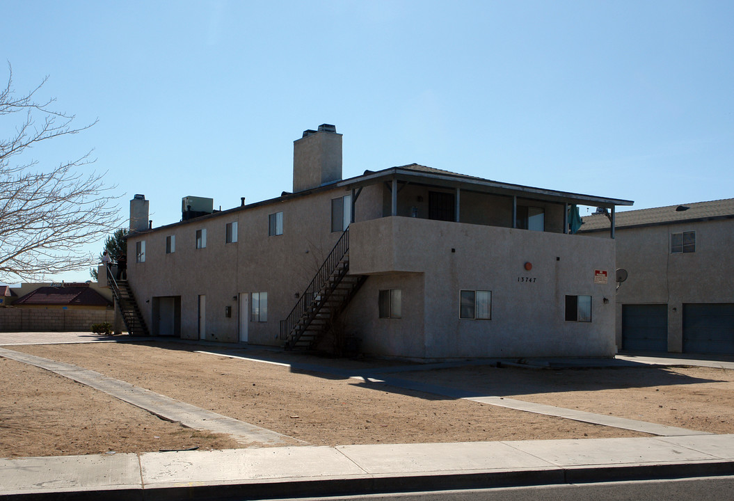 13747 Greenwood Pl in Victorville, CA - Building Photo