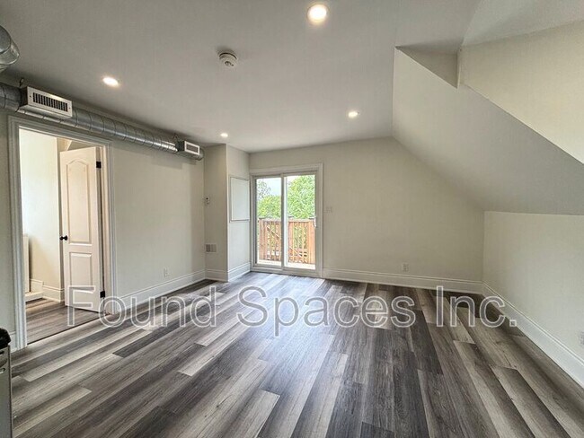 220 Caroline St S in Hamilton, ON - Building Photo - Building Photo