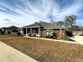 1046 Yellowstone Pass in Cantonment, FL - Building Photo - Building Photo