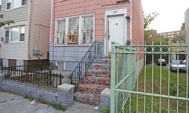 779 Logan St in Brooklyn, NY - Building Photo - Building Photo