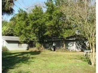 1302 E 149th Ave in Lutz, FL - Foto de edificio