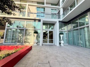 2000 Metropica Wy in Sunrise, FL - Building Photo - Building Photo