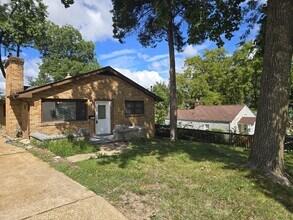 1813 Spencer Ave in Overland, MO - Building Photo - Building Photo