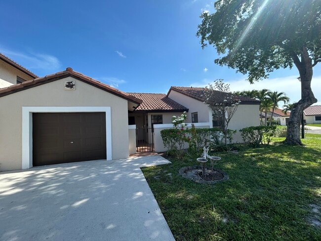 45 Columbia Ct in Deerfield Beach, FL - Foto de edificio - Building Photo